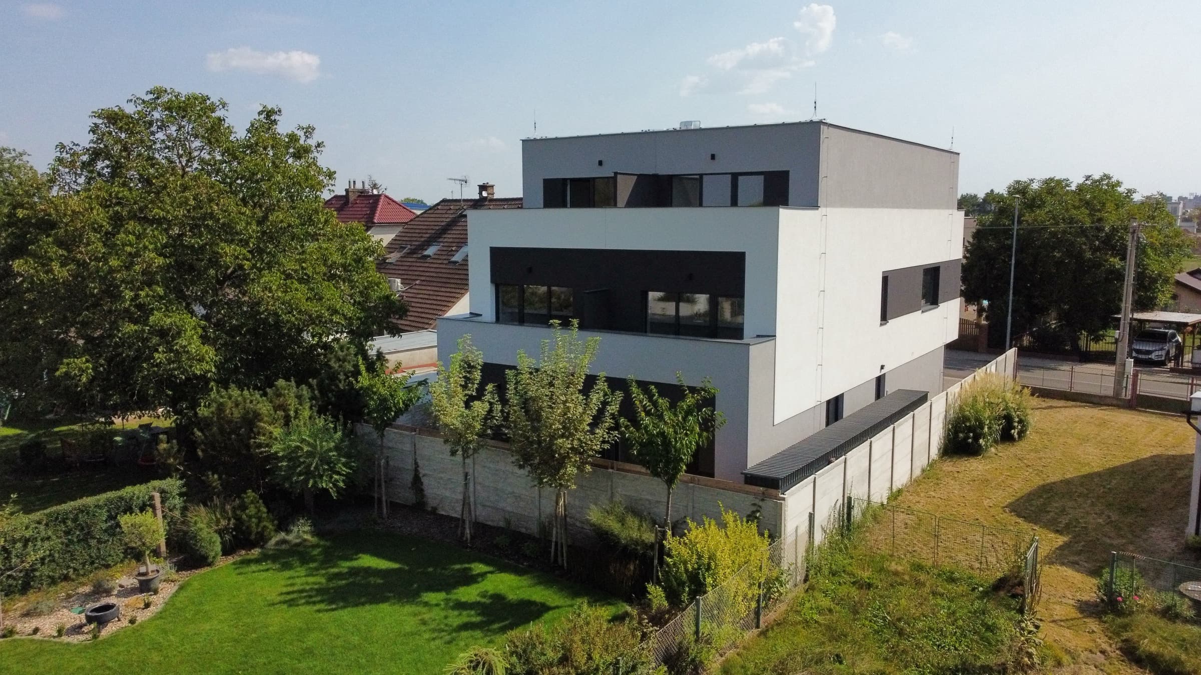 Viladům Pardubice, Ohrazenice